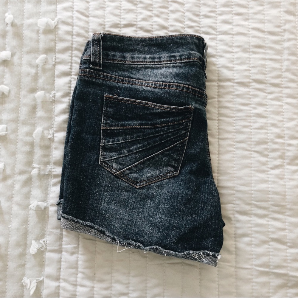 Lei Mid Rise Shorts - Picture 2 of 2